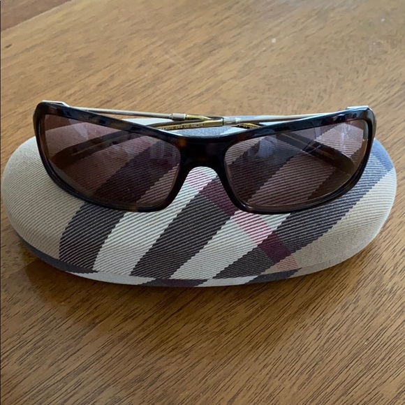 Burberry sunglasses - Picture 3 of 8